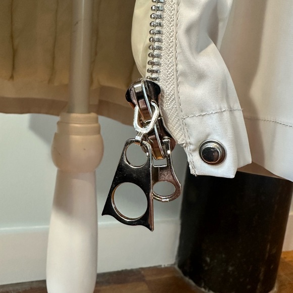 Monte Cervino winter white, long white puffer jacket size small - Picture 3 of 9